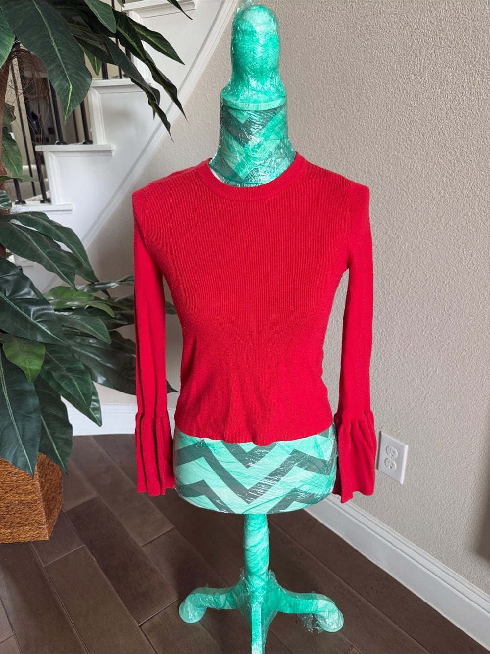 Gianni Bini Red Long-Sleeve Knit Top with Ruffled Cuffs